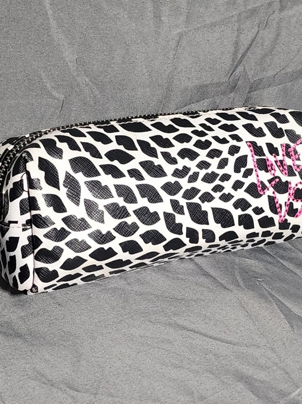 Victoria's Secret Black & White Lip Print Pattern Makeup Bag Cosmetic Pouch